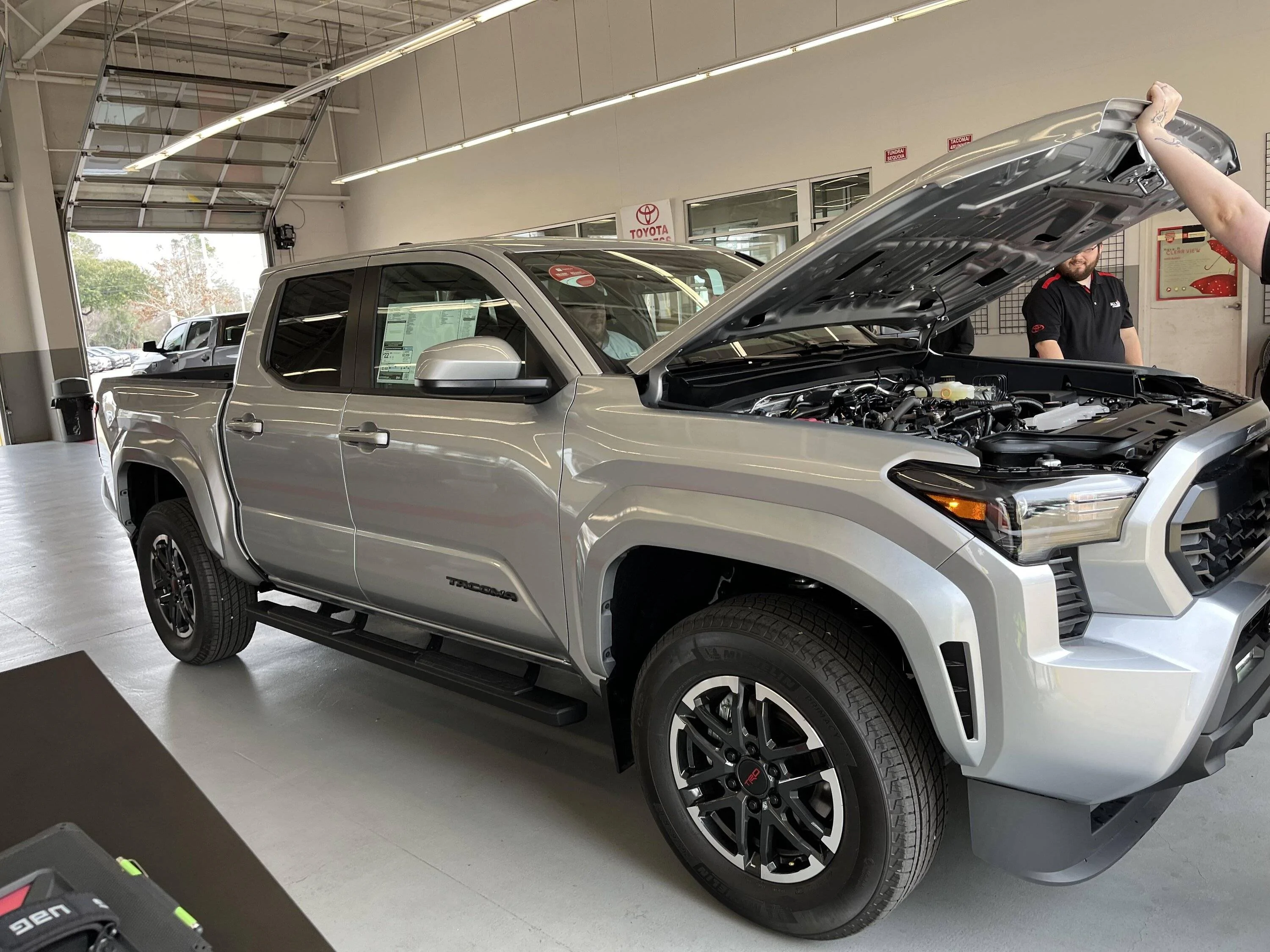 2024 Tacoma CELESTIAL SILVER METALLIC 2024 Tacoma Thread (4th Gen) Celestial Silver Metallic 2024 Tacoma TRD Sport 3