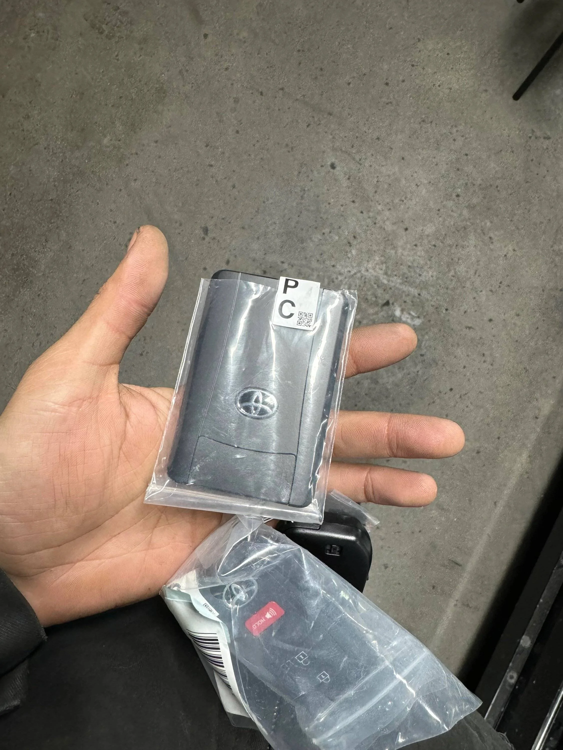 2024 Tacoma Card key style keyfob for 2024 Tacoma - first look! keyfob-card-2024-tacoma-sr5