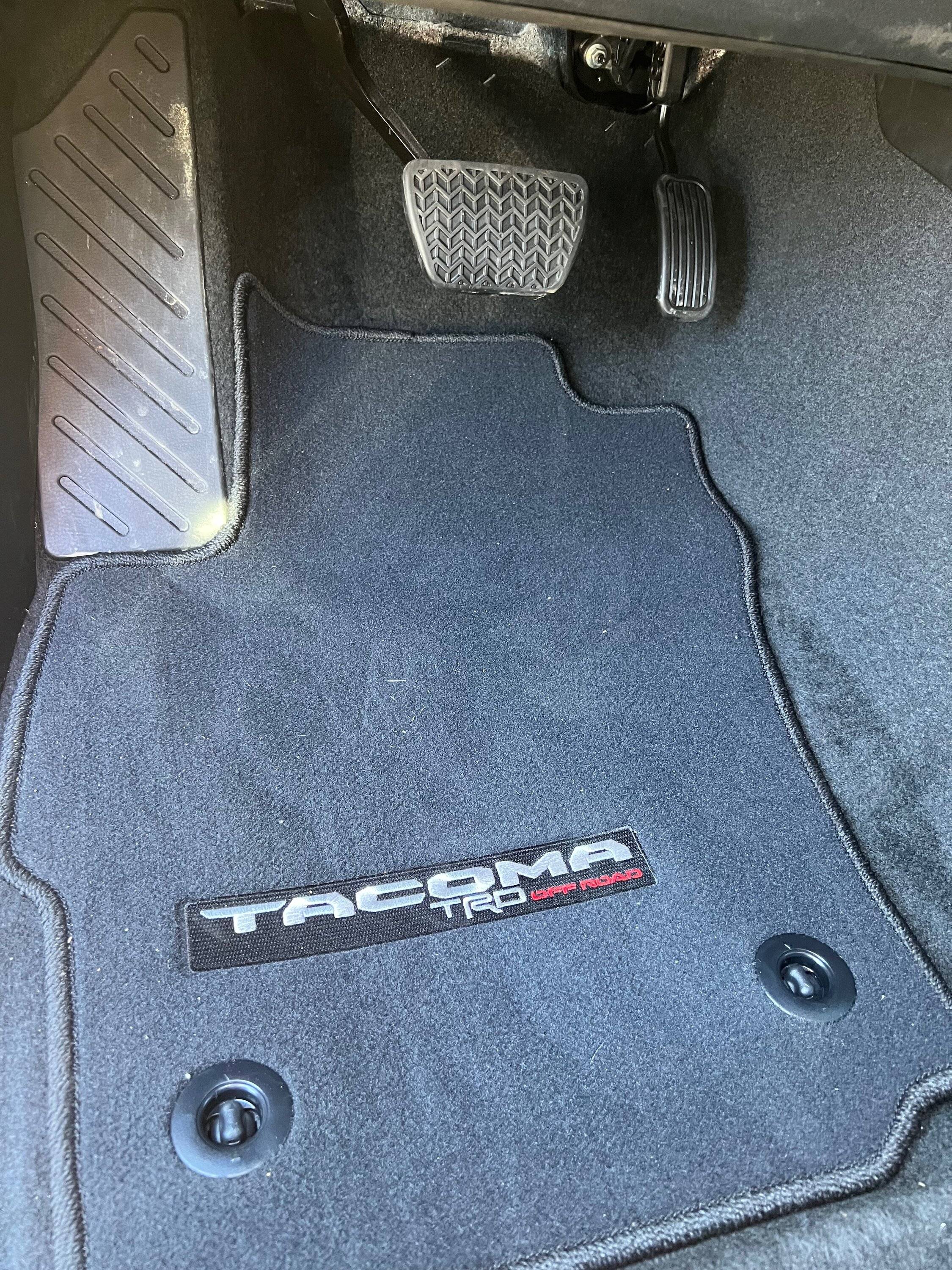 2024 Tacoma CELESTIAL SILVER METALLIC 2024 Tacoma Thread (4th Gen) IMG_4699