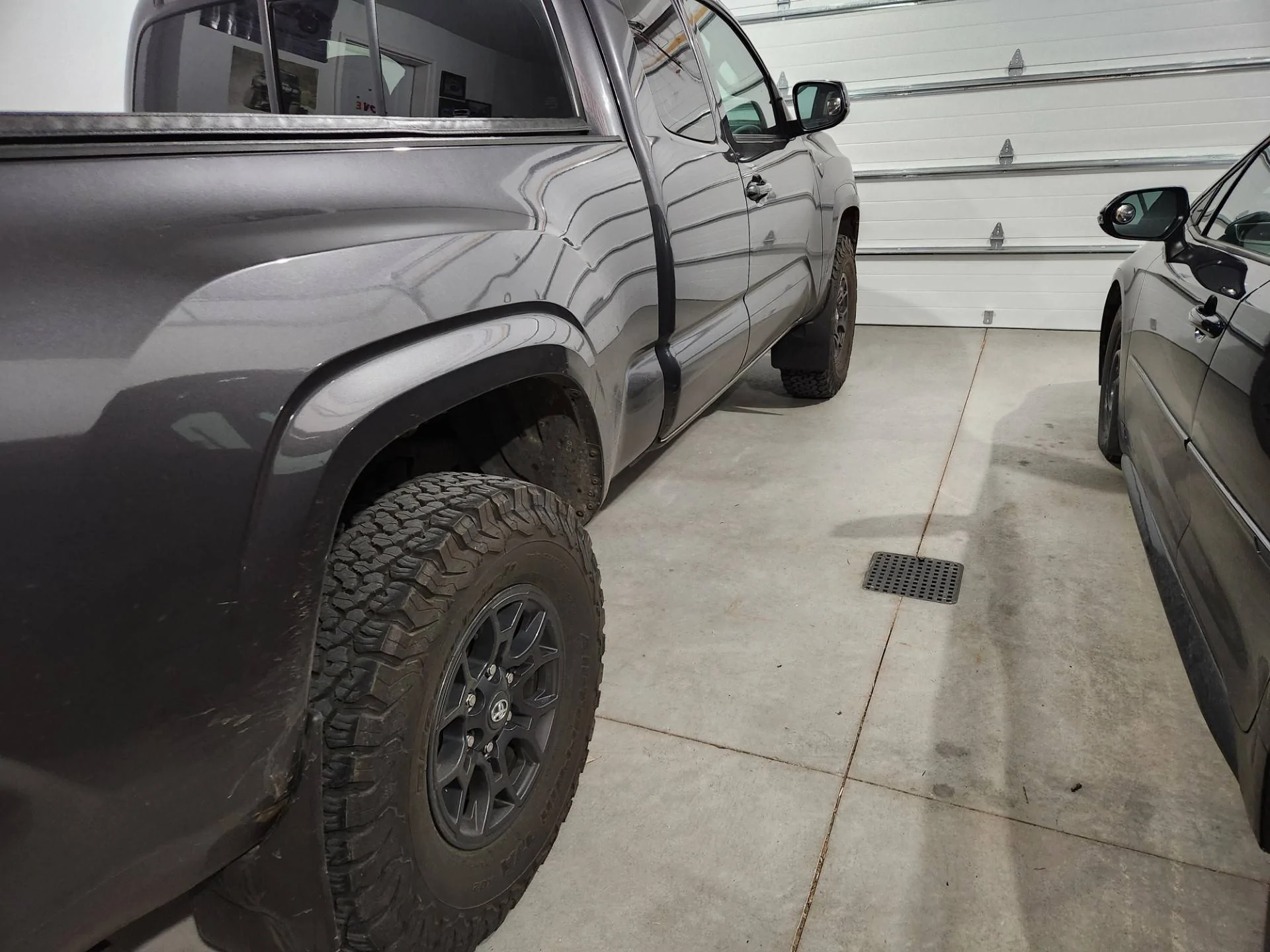 2024 Tacoma 285/70/17 tires (BFG All-Terrain T/A) on stock wheels, no poke, no trim, no cab mount removal (2024 TRD Off-Road) thumbnail_1000002383