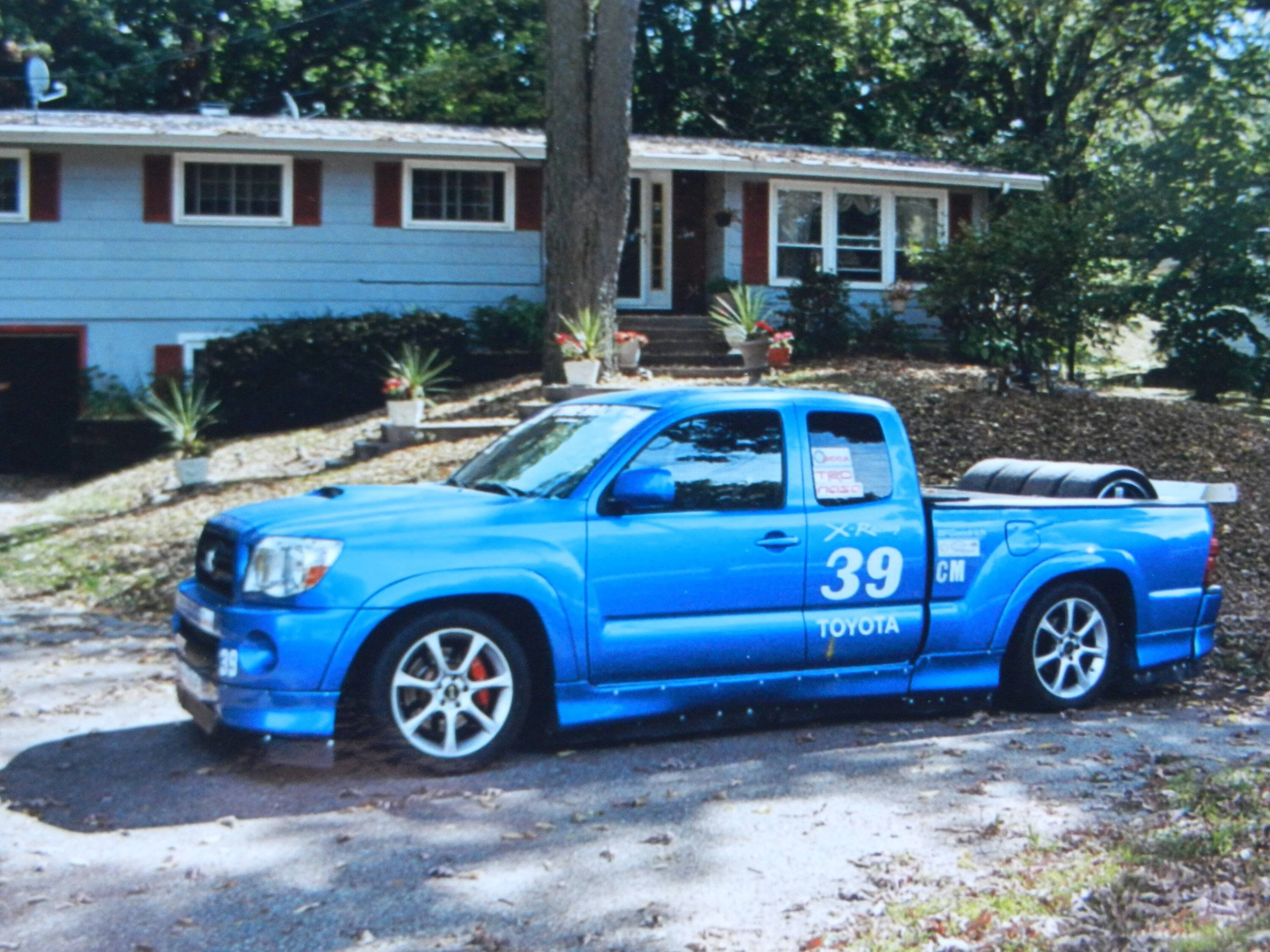 2024 Tacoma 285/70/17 tires (BFG All-Terrain T/A) on stock wheels, no poke, no trim, no cab mount removal (2024 TRD Off-Road) DSCN1761