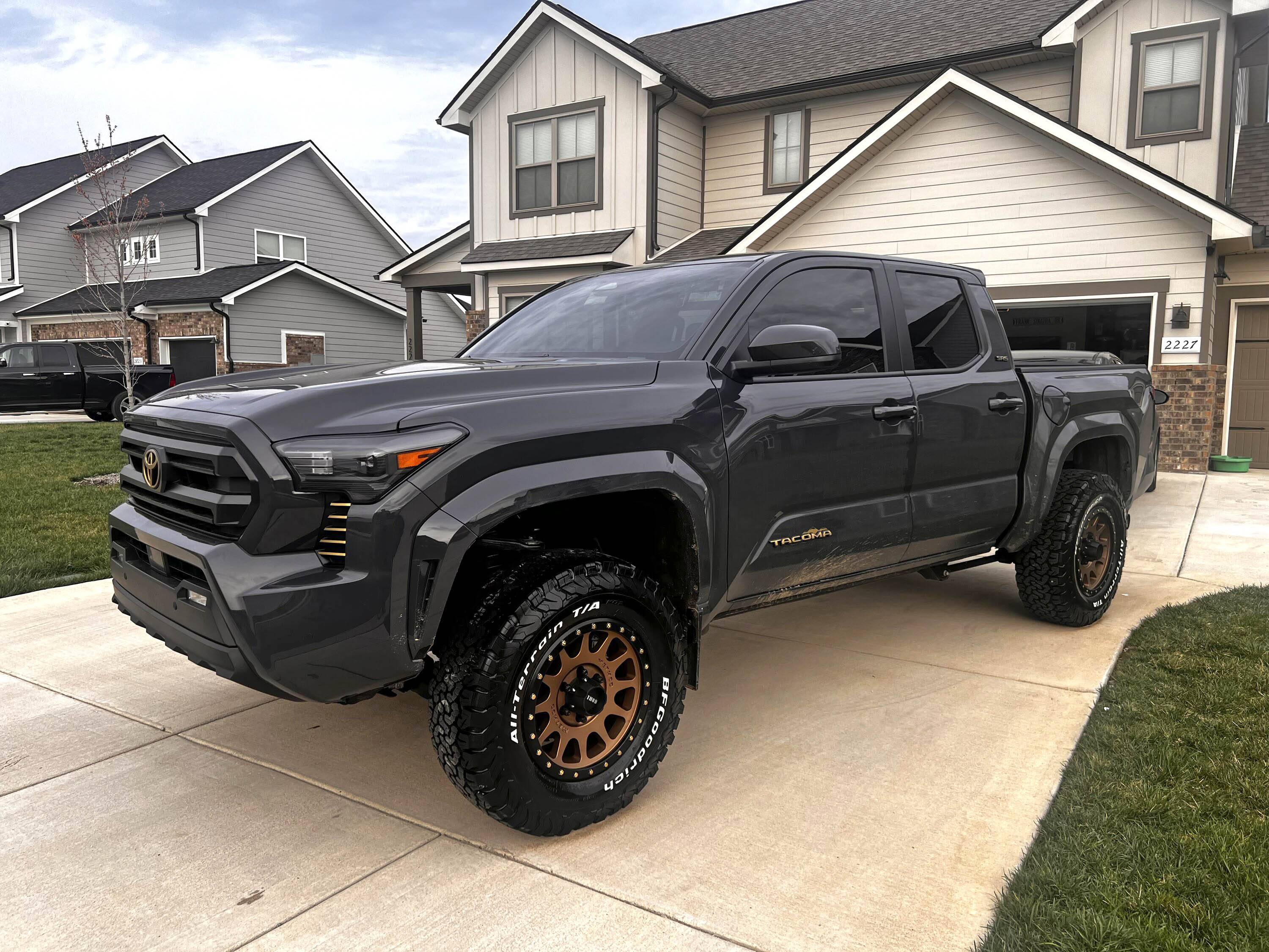 Underground 4th Gen Tacoma SR5 on Readylift 1.5%22 lift kit, Method 305 wheels, 275:70:17 tire...jpg