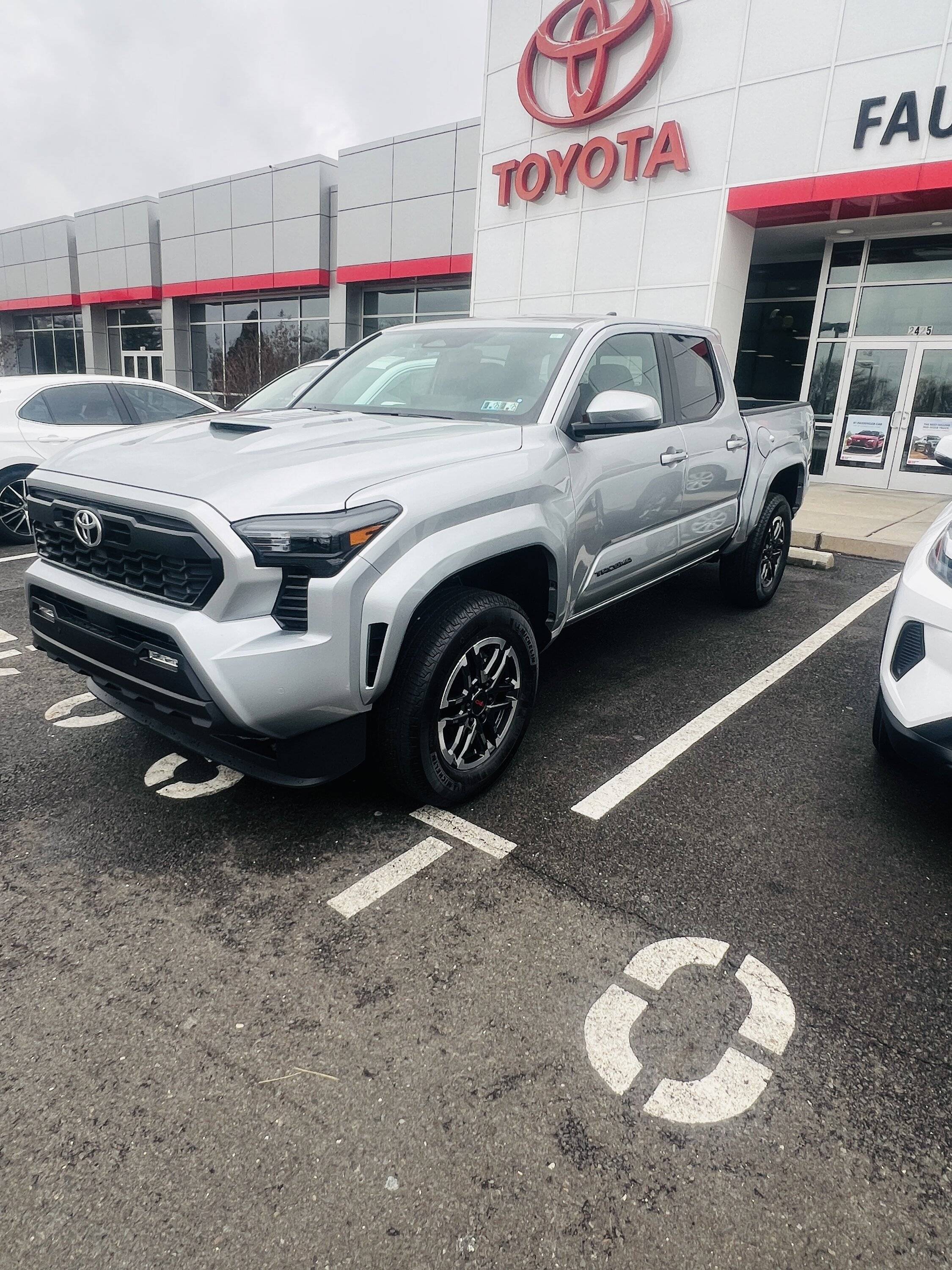 2024 Tacoma CELESTIAL SILVER METALLIC 2024 Tacoma Thread (4th Gen) IMG_5634