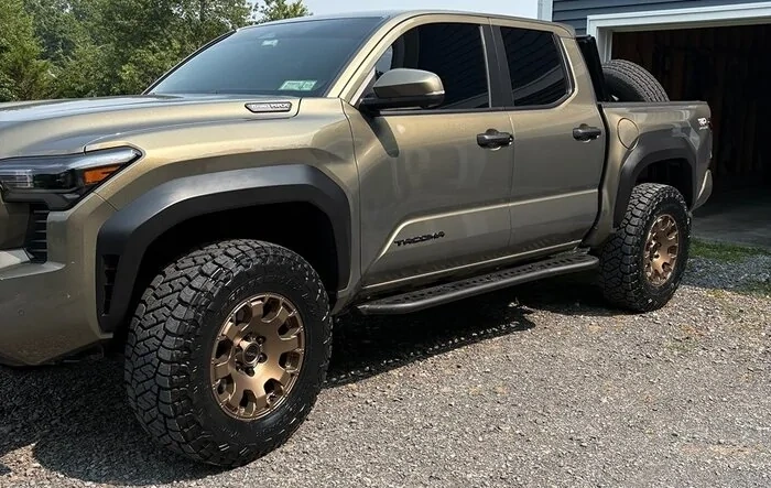 New tires & wheels installed: Trailhunter wheels on 295/70/18 Toyo Open Country