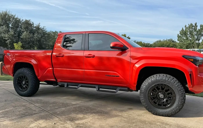 Icon Hulse 18x9 + Traxda 1" level kit + Nitto Ridge Grapller 275/70/18