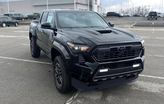Black 2024 Tacoma TRD Sport delivered @ Toyota South dealership (w/ video vs 3rd gen))
