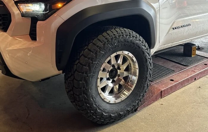 35's photos: 35/12.50R17 tires + 17x8.5 0 offset wheels (stock suspension)
