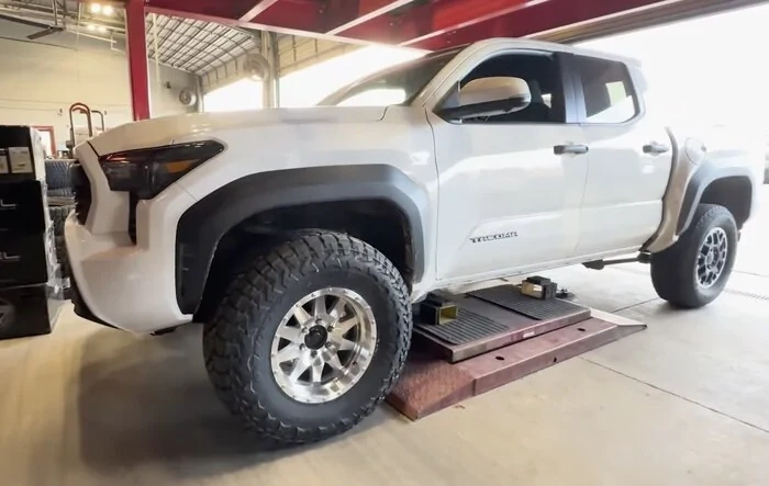 35s tires + 0 offset wheels test fit on 2024 Tacoma Off-Road