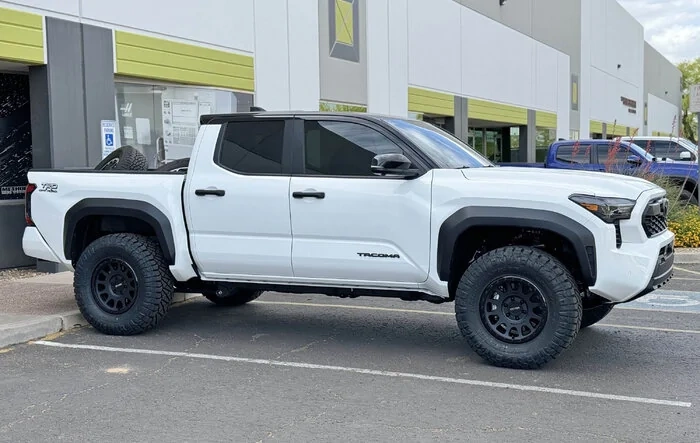 Photos: Wescott Designs preload collar lift kit + 305/70/17 Ridge Gappler + 17x8.5 +25 Method 305 Wheels